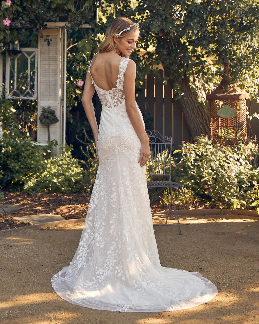 Straps Embroidered Lace Mermaid Long Wedding Dress NXJE949